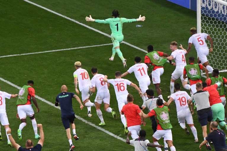 Wat een stunt: Zwitserland knikkert wereldkampioen Frankrijk uit toernooi na strafschoppen