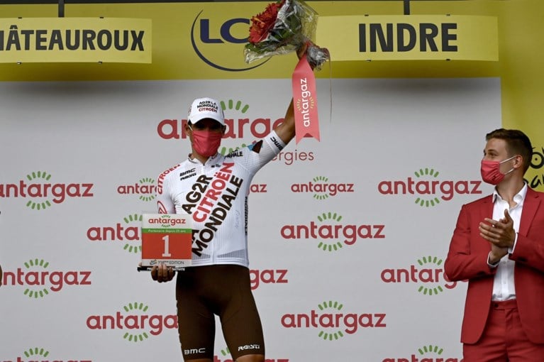 REACTIES. Van Aert zat tien lengtes achter in de sprint, Van Avermaet vond gebrek aan samenwerking in de vlucht“spijtig”