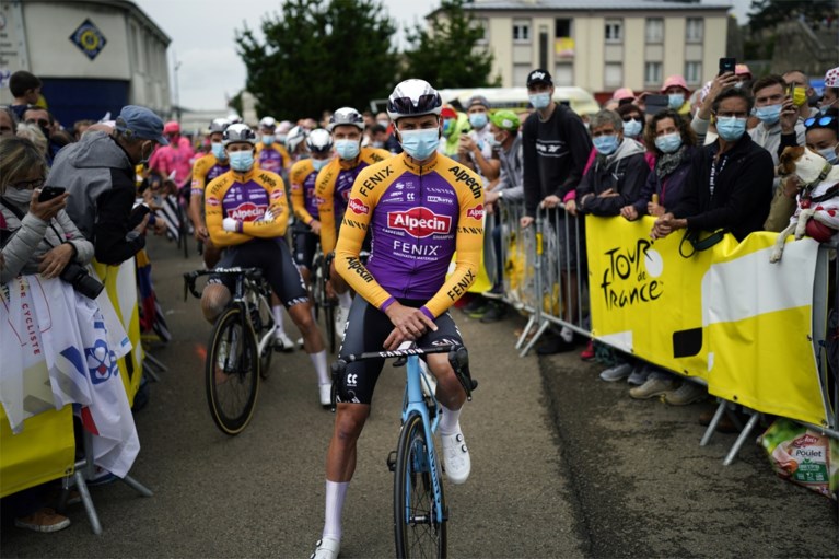 De bijzondere overschoenen van Mathieu van der Poel en knotsgek verhaal achter speciale truitjes: “Het leek een <I>mission impossible</I>”