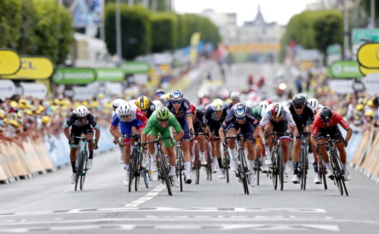 REACTIES. Van Aert zat tien lengtes achter in de sprint, Van Avermaet vond gebrek aan samenwerking in de vlucht“spijtig”