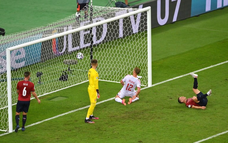 De Deense droom blijft duren: Denemarken klopt Tsjechië ondanks moeilijke tweede helft en staat in de halve finale