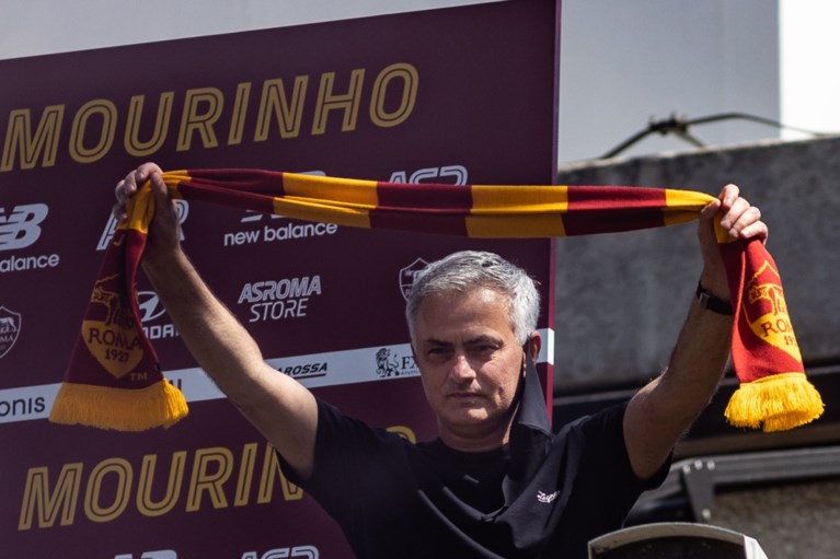 José Mourinho plant een tijdje te blijven bij AS Roma en wil bouwen aan project: “Titels komen later”