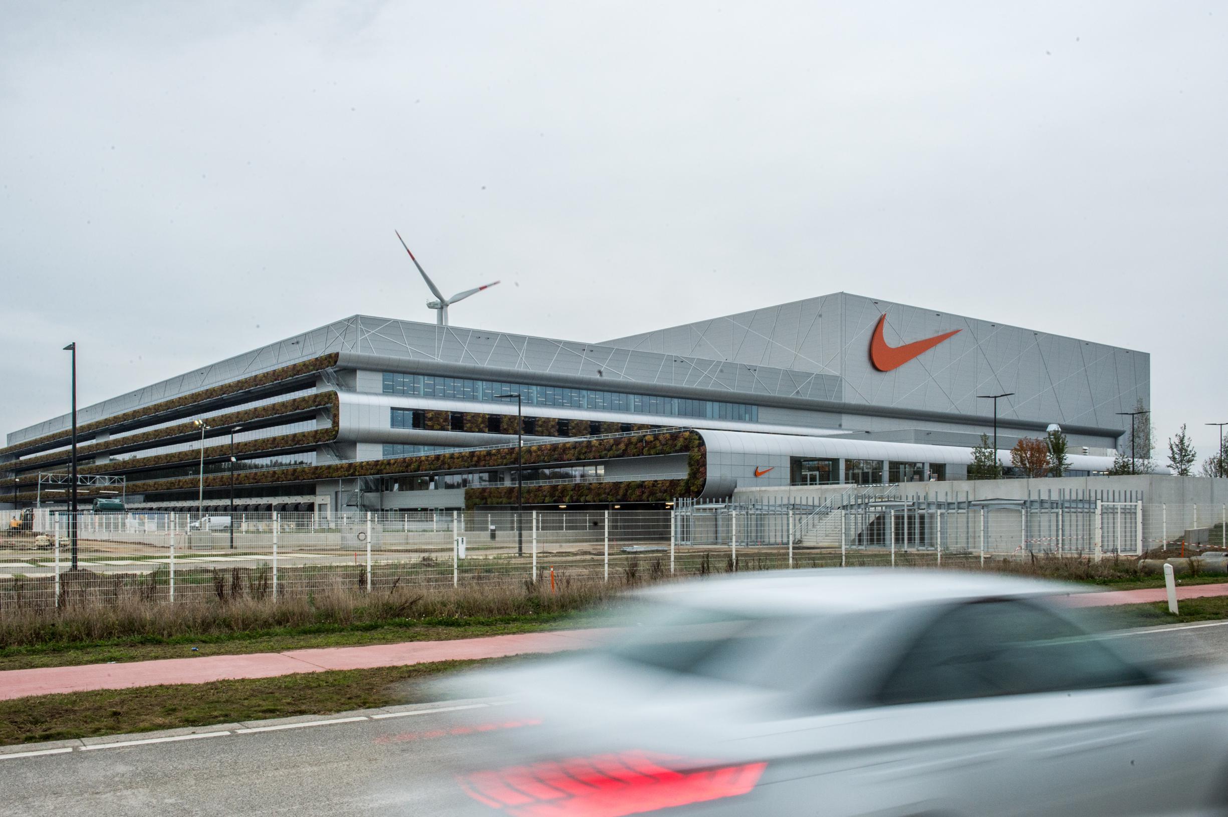 Beschrijving Onderbreking borstel Nu voor echt: Nike investeert nog eens 116 miljoen in Ham, 500 extra jobs  (Ham) | Het Nieuwsblad Mobile