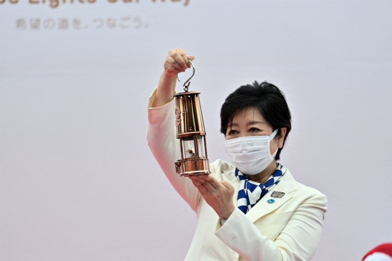 Olympische vlam in Tokio aangekomen tijdens ceremonie zonder publiek