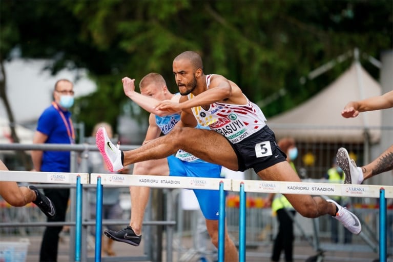 Ruben Verheyden snelt op EK atletiek voor beloften verrassend naar goud op de 1.500 meter