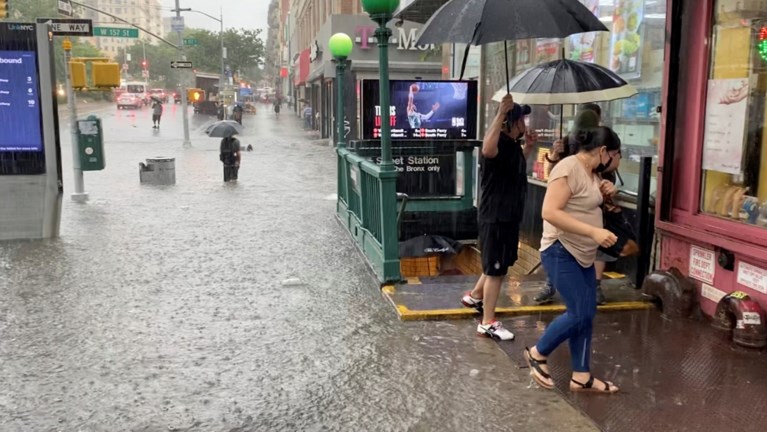 Extreme weather in the United States: California burns, New York sinks