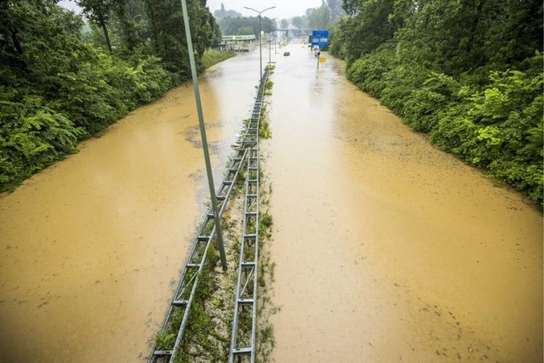 Las fuertes lluvias provocaron inundaciones y el Boy Scout Van Kempenhout fue evacuado del campamento en Cuvernamur.