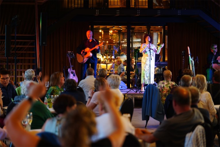Livemuziek brengt leven in de brouwerij: mini-Gentse Feesten in Sint-Amandsberg