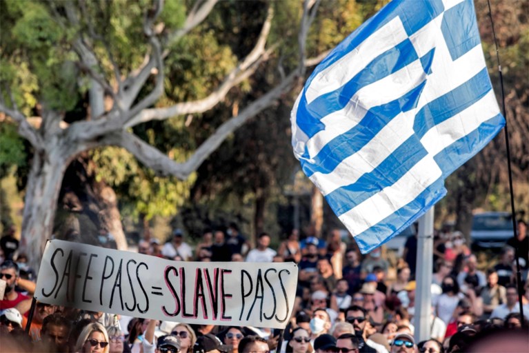 Protest tegen coronamaatregelen in Cyprus, televisiezender aangevallen