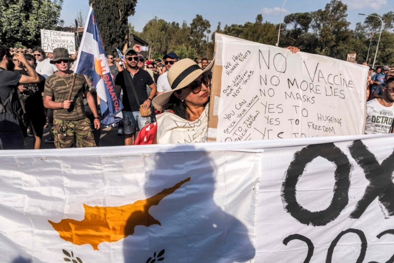 Protest tegen coronamaatregelen in Cyprus, televisiezender aangevallen