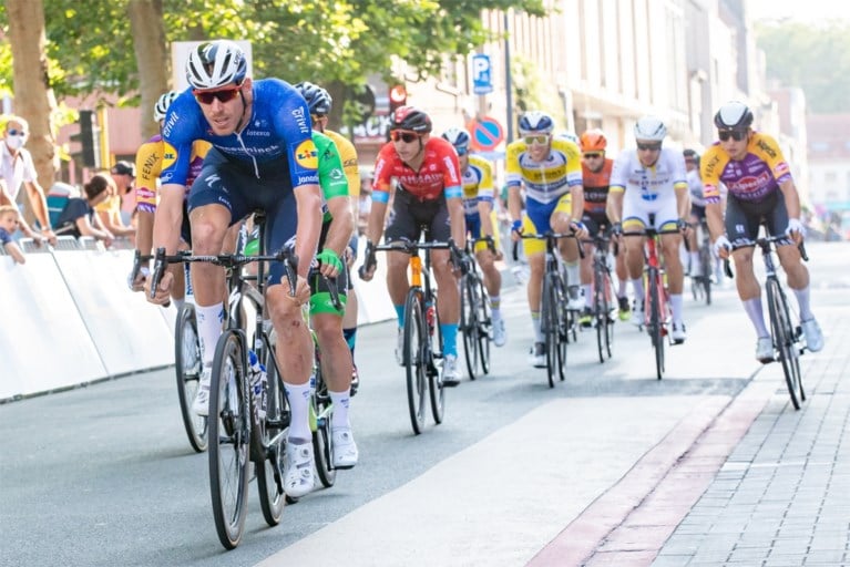 Schoon volk op na-tourcriterium Roeselare: Teuns en Philipsen beslissen weldra over Vuelta-deelname, winnaar Cavendish sprak nog niet over toekomst