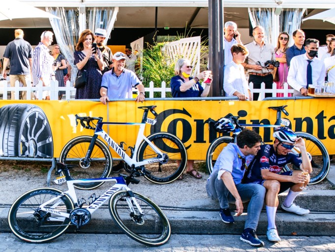 Schoon volk op na-tourcriterium Roeselare: Teuns en Philipsen beslissen weldra over Vuelta-deelname, winnaar Cavendish sprak nog niet over toekomst