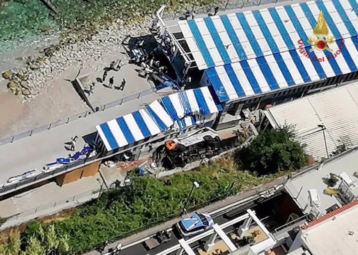 Ongeval met minibus in Italië: één dode en 28 gewonden