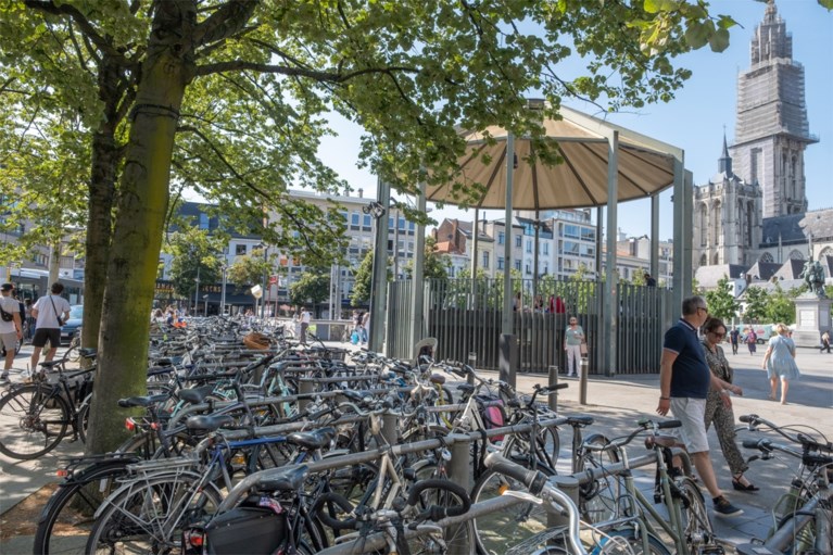 Plaats voor 800 fietsen in ondergrondse parkeergarage op Groenplaats