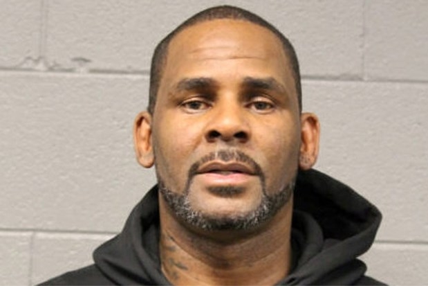 New accusations against singer R. Kelly: women but o…