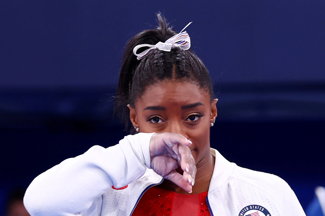 Simone Biles deelt post die het harde leven van een gymnast toelicht: “We zullen haar worstelingen nooit volledig begrijpen”