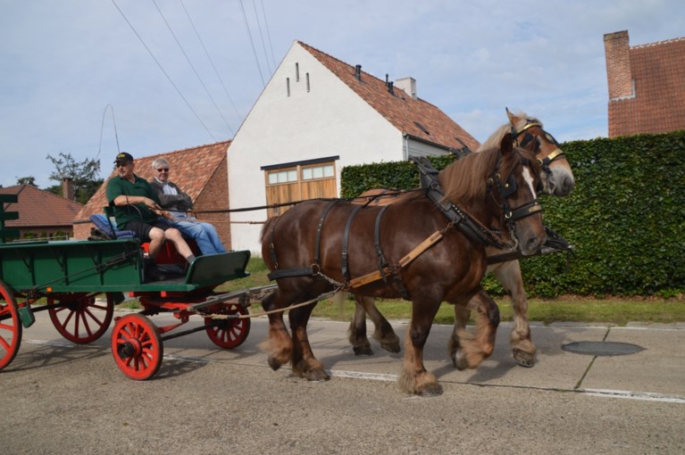 Drie dagen paardengeluk op houten wielen met ijzeren beslag