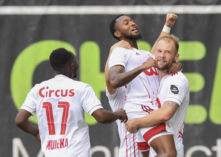 Tapsoba bezorgt Standard met laat doelpunt de zege op bezoek bij Zulte Waregem