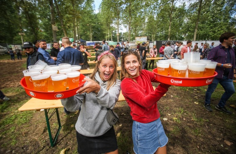 IN BEELD. 3.000 festivalgangers gaan uit de bol op Diepenbeeks testevent