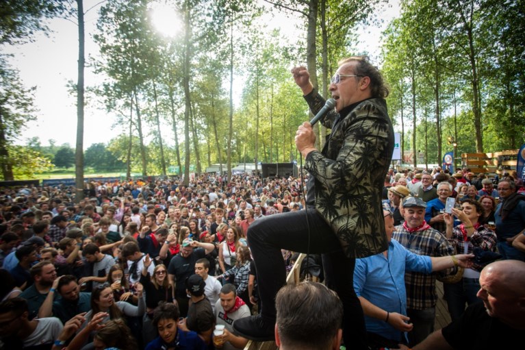 IN BEELD. 3.000 festivalgangers gaan uit de bol op Diepenbeeks testevent