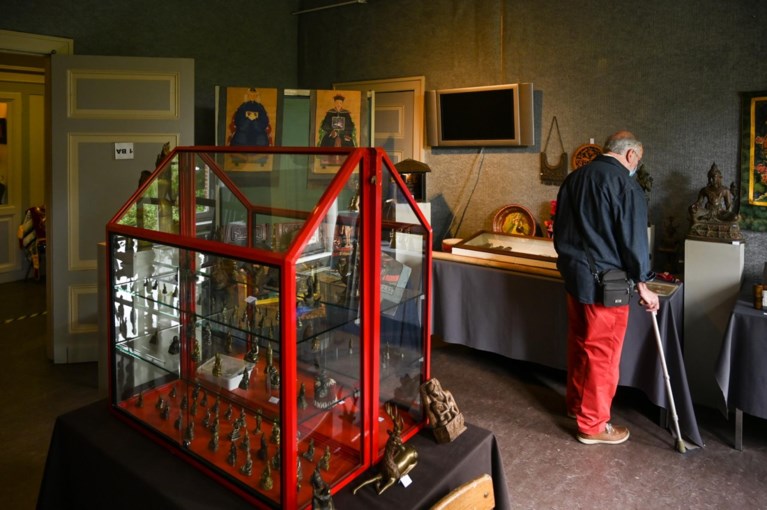 Museum Etnografi menjual sebagian dari koleksinya sendiri di Kastil Ypresman