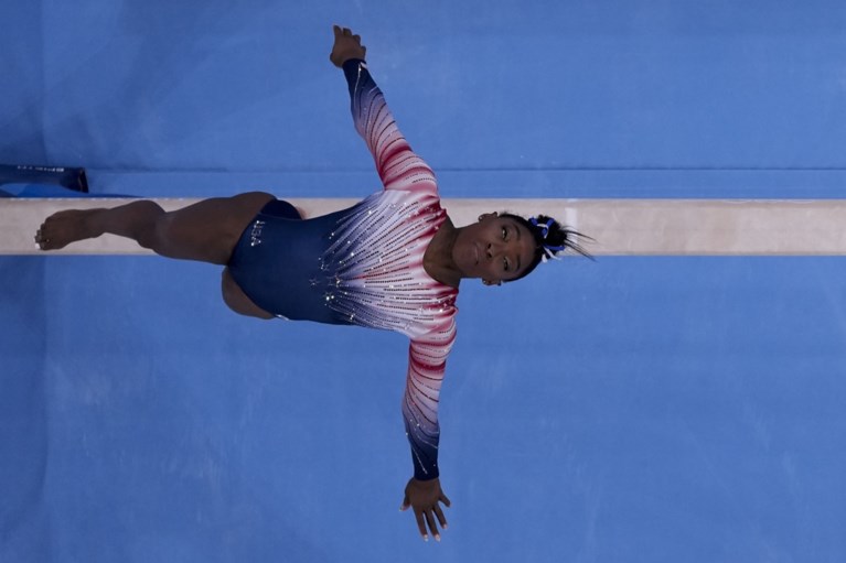 Return levert Simone Biles luid applaus en bronzen medaille op: “Zal deze medaille lange tijd koesteren”