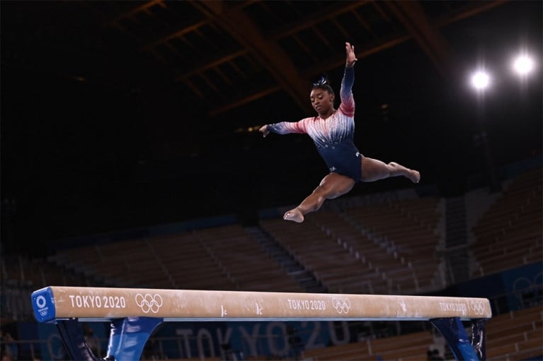 Return levert Simone Biles luid applaus en bronzen medaille op: “Zal deze medaille lange tijd koesteren”