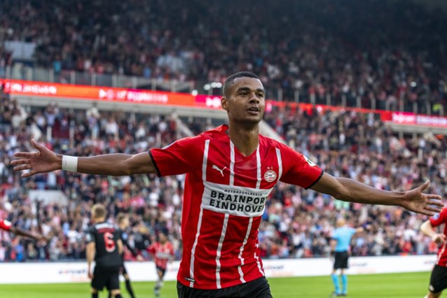 PSV met invaller Yorbe Vertessen zet reuzenstap richting ...