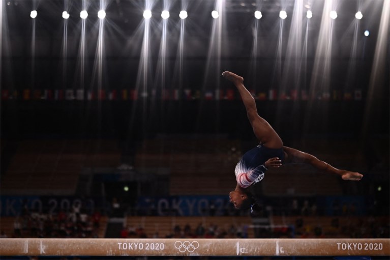 Return levert Simone Biles luid applaus en bronzen medaille op: “Zal deze medaille lange tijd koesteren”