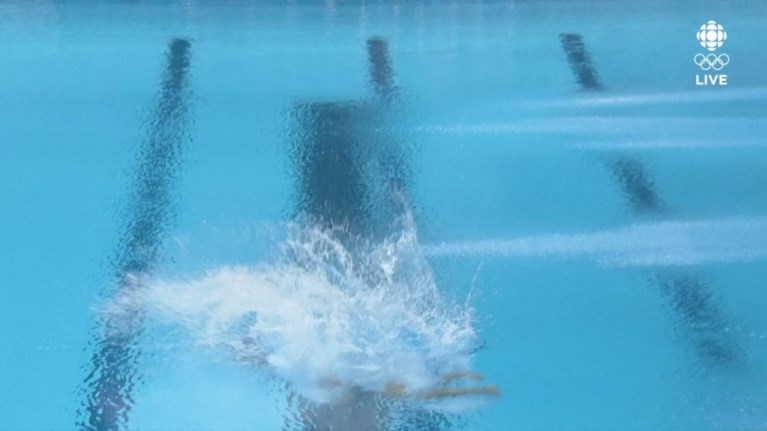 Sprong van Canadese valt letterlijk in het water en zorgt voor zeldzame nulscore: “Deze wedstrijd zal mij niet kraken”