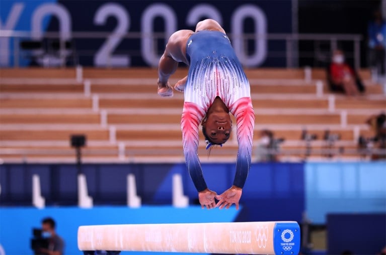 Return levert Simone Biles luid applaus en bronzen medaille op: “Zal deze medaille lange tijd koesteren”
