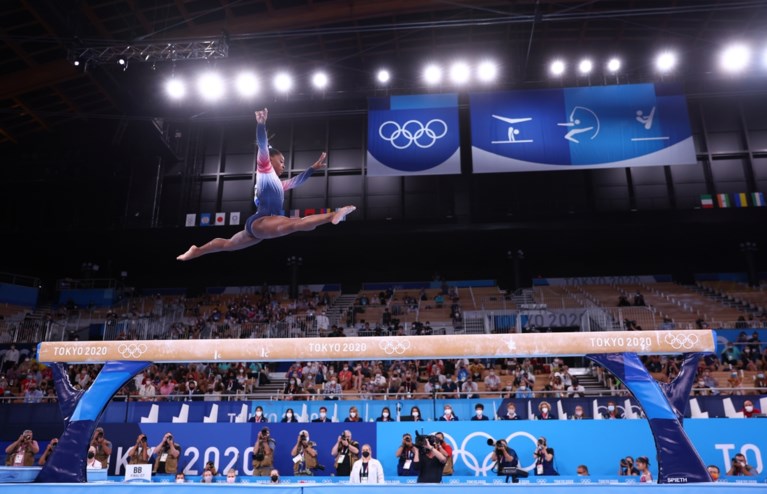 Return levert Simone Biles luid applaus en bronzen medaille op: “Zal deze medaille lange tijd koesteren”