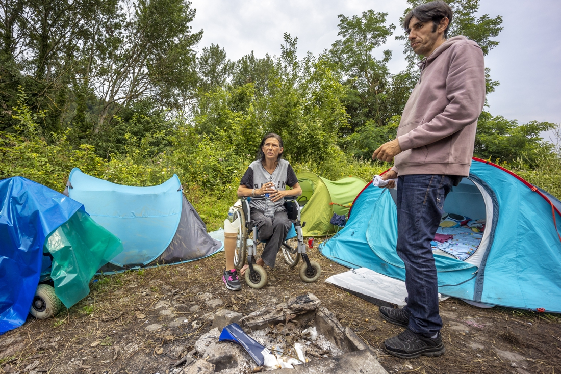 One-legged woman and her boyfriend survive since flood…