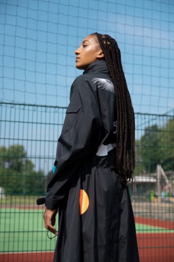 Nafi Thiam schittert in het goud en in het … paars!