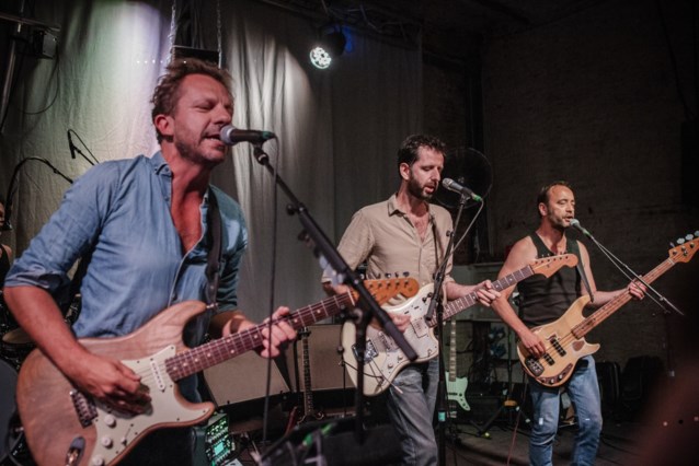 dEUS moet alweer op zoek naar nieuwe gitarist: Bruno De ...