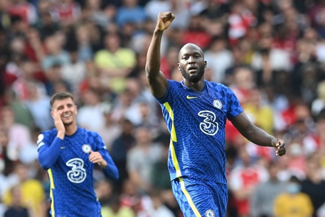 Romelu Lukaku loodst Chelsea naar derbyzege met allereerste goal voor de Blues