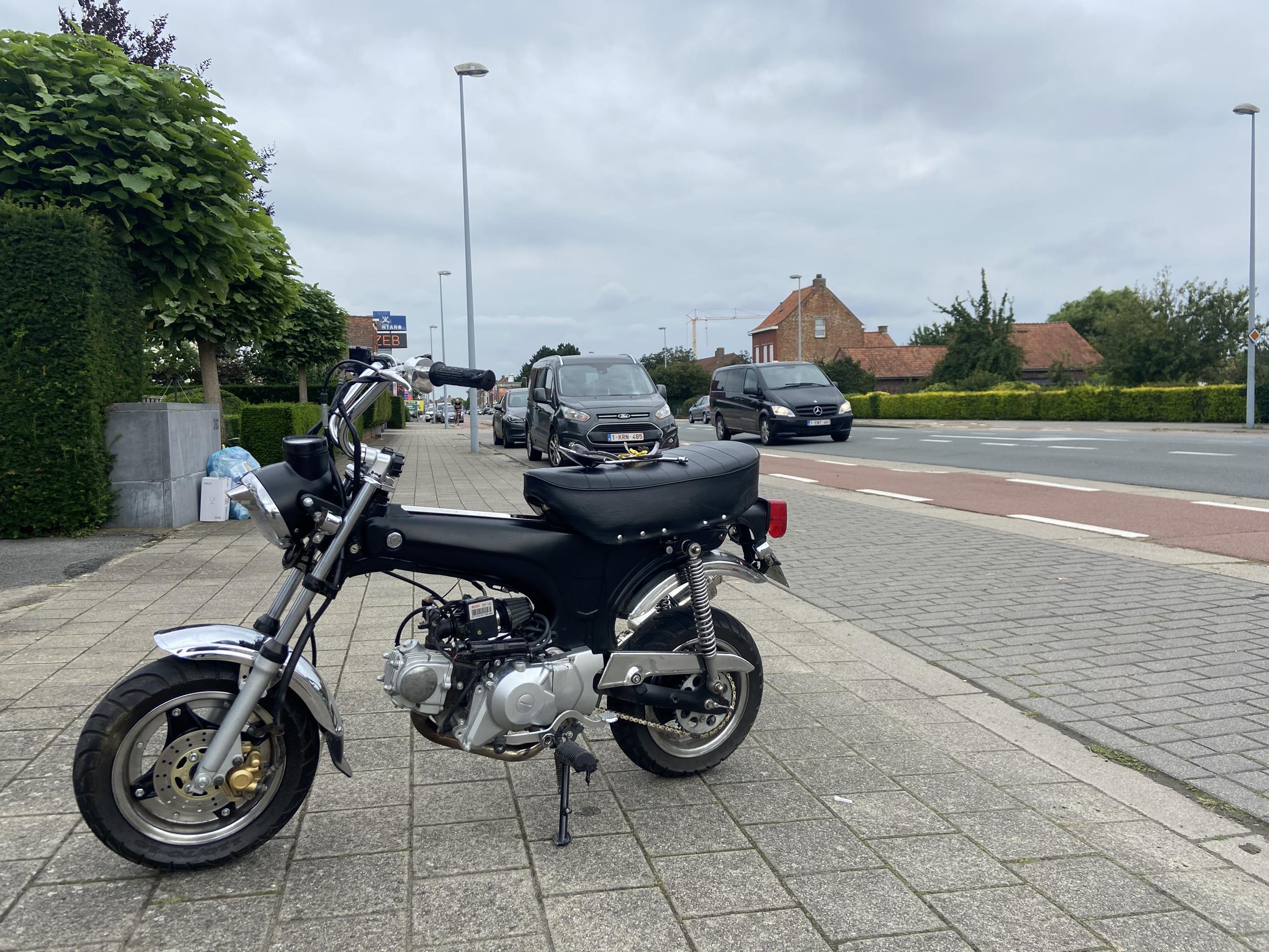 Voetbalster (16) afgevoerd na aanrijding met brommer | Het Nieuwsblad Mobile