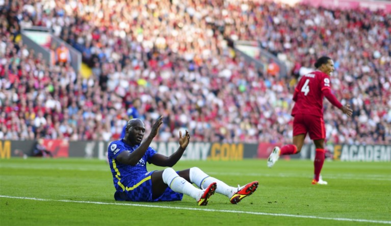 Zwoegende Lukaku kan niet scoren, maar tienkoppig Chelsea houdt stand tegen Liverpool