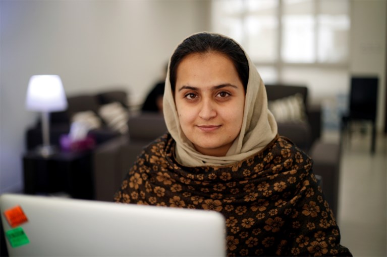 Она внезапно стала первой афганской женщиной, дающей интервью талибам, и теперь ведущему новостей пришлось бежать.