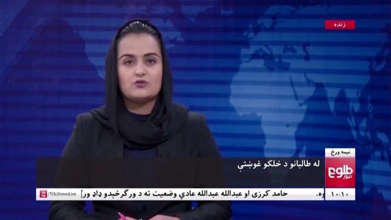 Improvvisamente è diventata la prima donna afghana a rilasciare un'intervista ai talebani, e ora il conduttore del telegiornale è dovuto fuggire