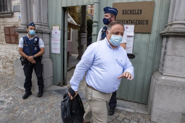 Coronascepticus daagt Marc Van Ranst uit op straat: “Waarom bent u zo’n pathologische leugenaar?”