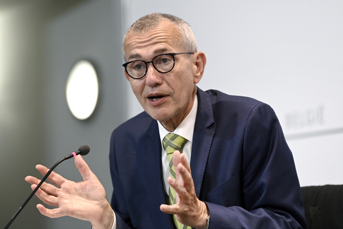 Minister Frank Vandenbroucke (Vooruit): “Als je quarantaineregels op school wil versoepelen, moet je dijken elders sterker maken”