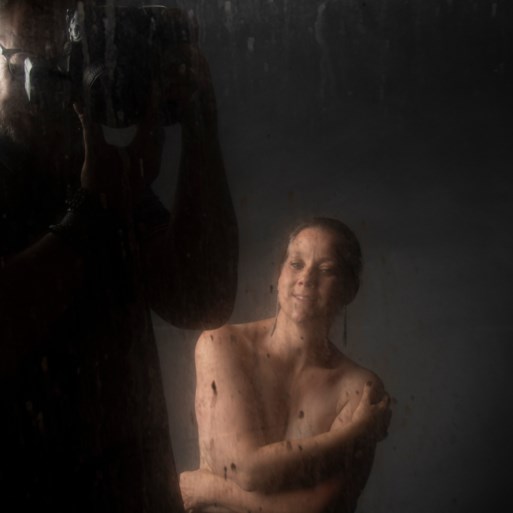 Miranda toont geopereerde borst na borstkanker in fototentoonstelling