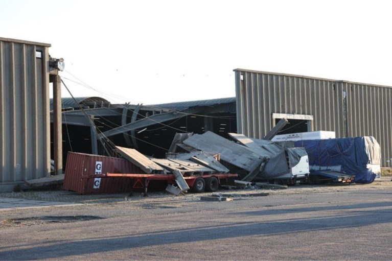 Shed in Antwerp harbor partly collapsed: enormous damage, miraculously no injuries