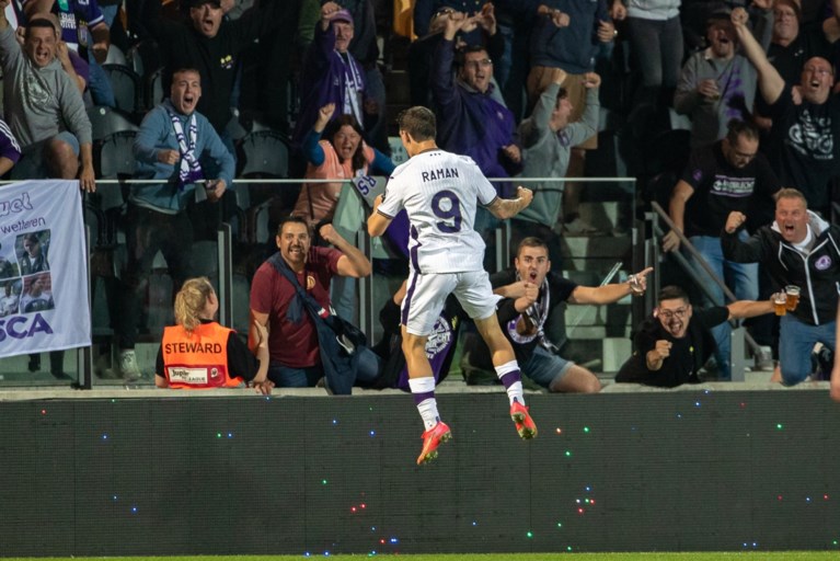 Anderlecht morst met de kansen, maar sleept met tien man alsnog verdiend punt uit de brand tegen KV Oostende