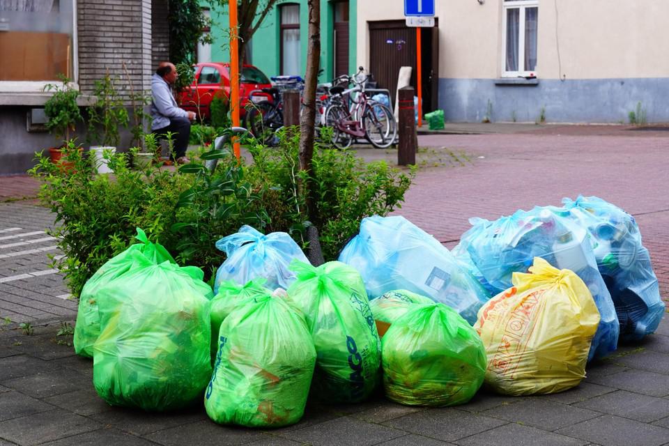 globaal moreel Continu 18,40 euro voor een rol vuilniszakken? Niet iedereen kan dat betalen”  (Gent) | Het Nieuwsblad Mobile