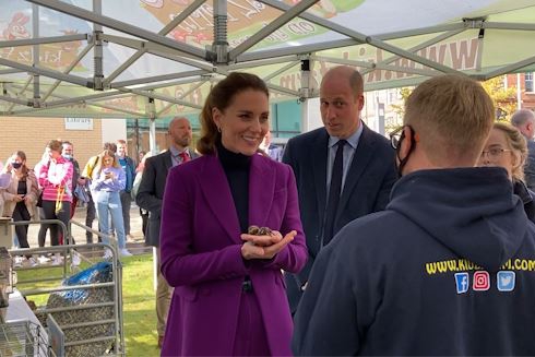 Kate Middleton holds tarantula with remarkable name: “…