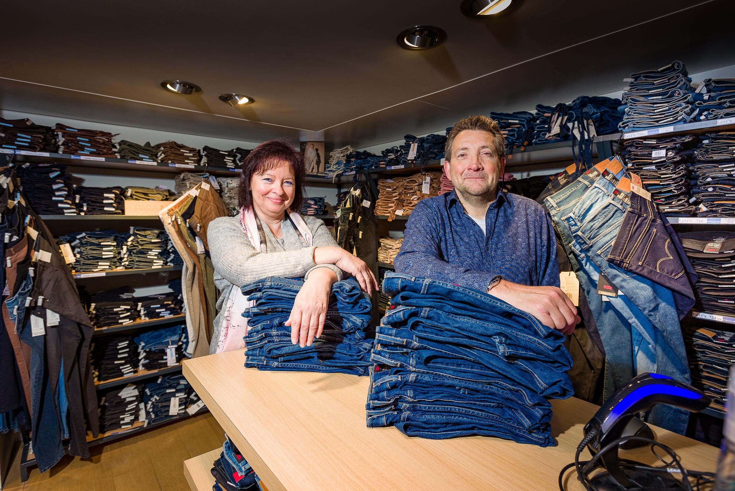 Buik wolf Overdreven Jeanswinkel trekt na 40 jaar klanten uit heel Vlaanderen: “Ik ben graag met  mensen bezig” (Mechelen) | Het Nieuwsblad Mobile