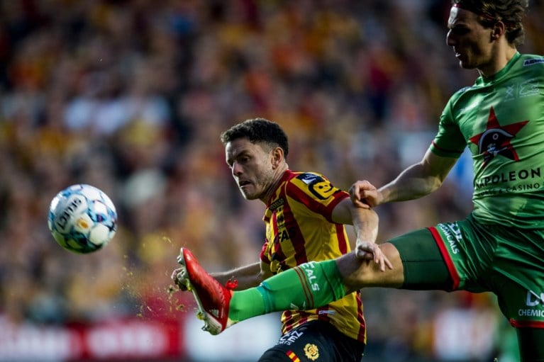 KV Mechelen en Zulte Waregem delen punten na spectaculair openingskwartier met vier doelpunten