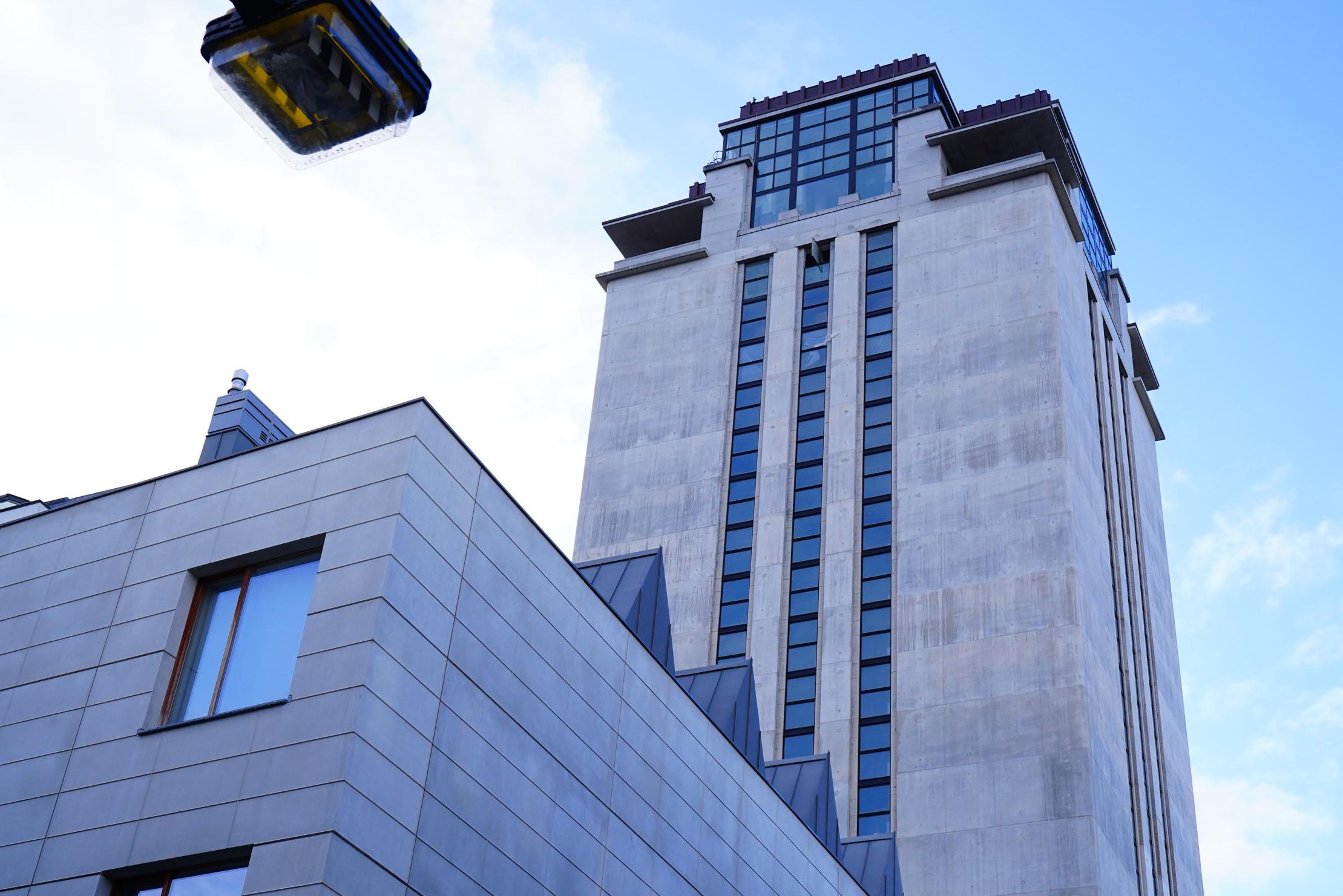 Boekentoren Steekt Vanavond Het Licht Voor Het Eerst Opnieuw Aan (Gent ...